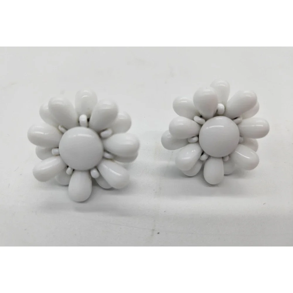 Vintage West Germany White Milk Glass Daisy Flower Screw Back Earrings Retro MCM